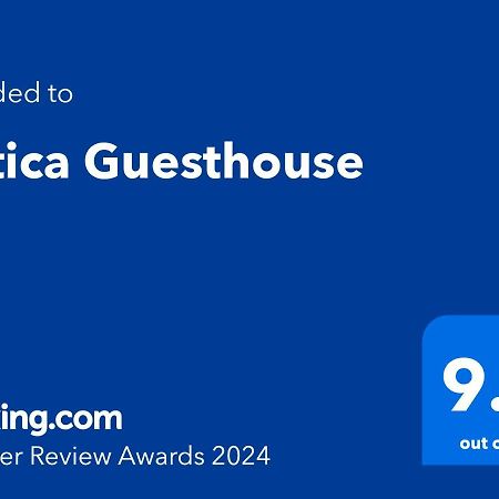Botica Guesthouse เอสปีโญ ภายนอก รูปภาพ